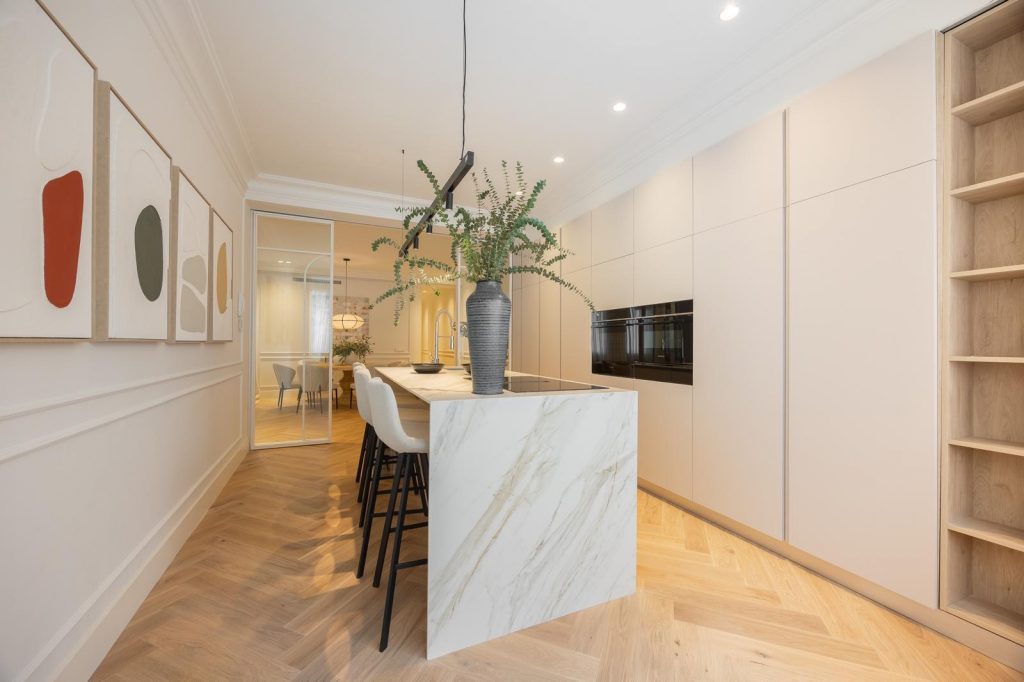 7d3c7033-f8db-425f-a05f-d55ec6523353